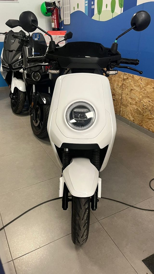 Niu 125 cc "electric"