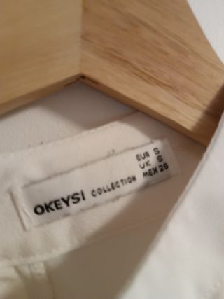 Blusa blanca marca Okeysi