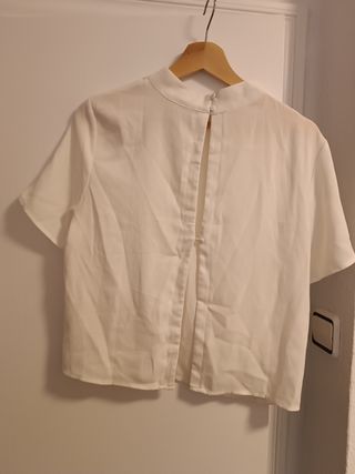 Blusa blanca marca Okeysi