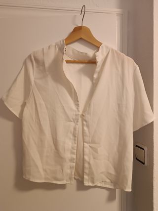 Blusa blanca marca Okeysi
