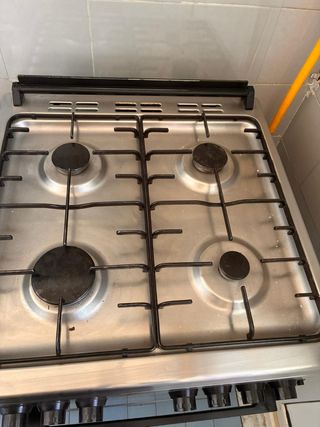 Cucina a gas Beko funzionante con forno elettrico