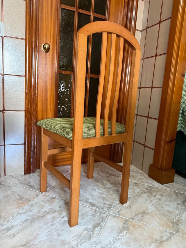 2 sedie in legno massello con rivestimento verde