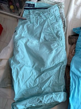 Pantalones cortos verdes y rosas