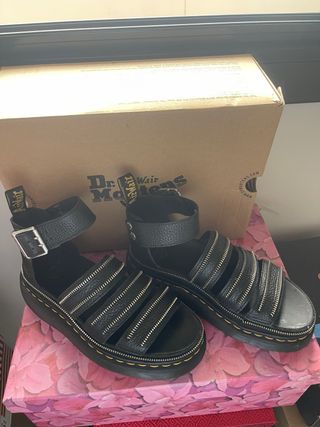 Sandalias Dr. Martens Negras Cremalleras