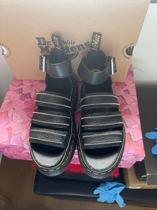 Sandalias Dr. Martens Negras Cremalleras