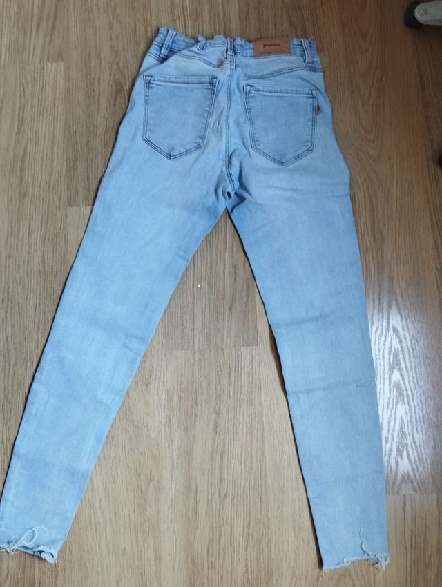 Pantalón skinny azul claro desgastado