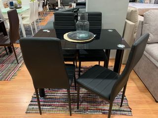 Mesa cristal negra con 4 sillas