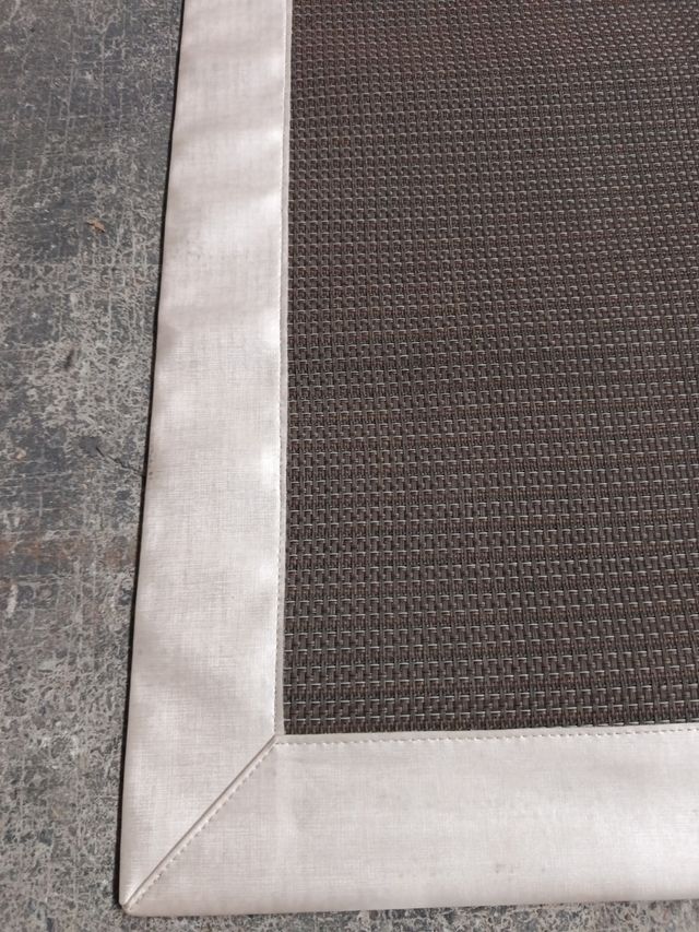 Alfombra moderna vinilo marrón y blanco