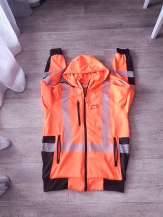 Chaqueta con capucha naranja y negra