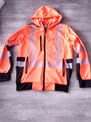 Chaqueta con capucha naranja y negra