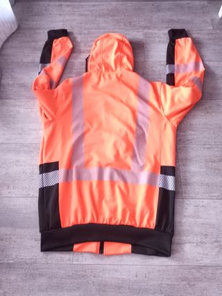 Chaqueta con capucha naranja y negra
