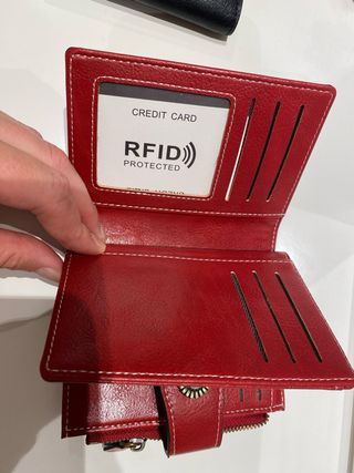 Carteras efecto piel (roja y negra)