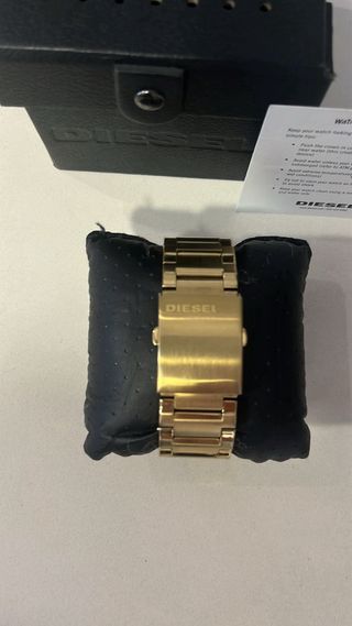 Reloj Diesel Negro y Dorado