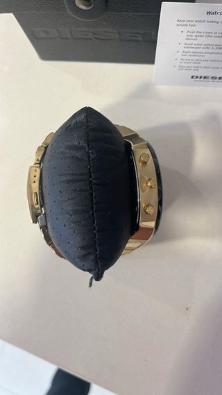 Reloj Diesel Negro y Dorado