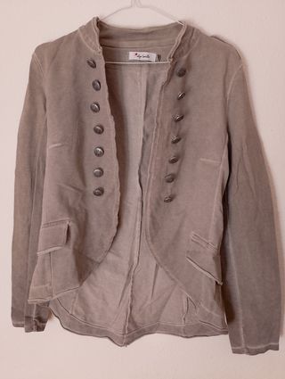 Chaqueta militar gris Algo Bonito