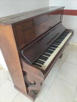 Piano antiguo de pared (precio negociable