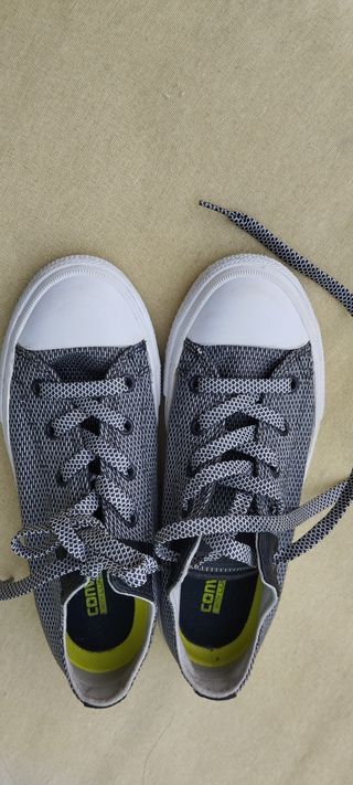 Zapatillas Converse Grises y Blancas