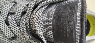 Zapatillas Converse Grises y Blancas