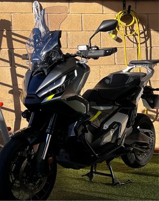 HONDA X-ADV 750 , con garantía de casa .