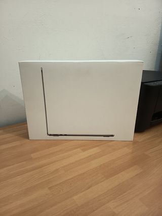 MacBook M3 Air , 16GB / 256GB