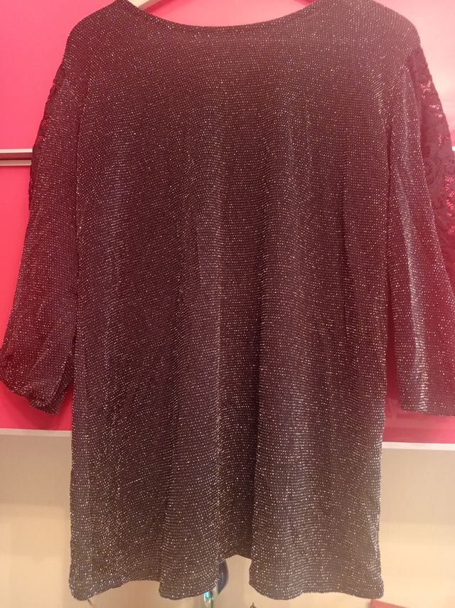 Blusa brillante negra y plateada