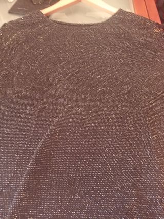 Blusa brillante negra y plateada