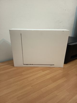 MacBook Air M3 , 15" 8GB / 512GB 