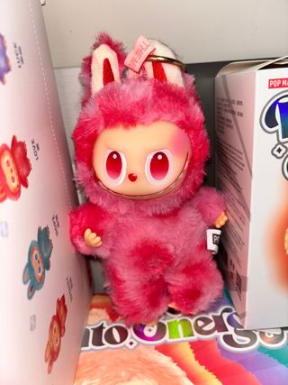 Peluche rosa con orejas de conejo