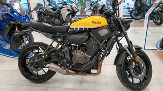 Yamaha XSR 700 color 60 aniversario.