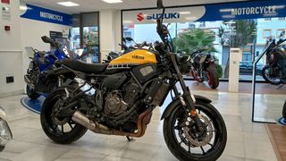 Yamaha XSR 700 color 60 aniversario.