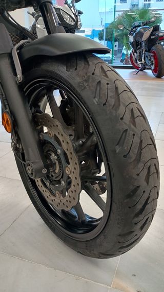 Yamaha XSR 700 color 60 aniversario.