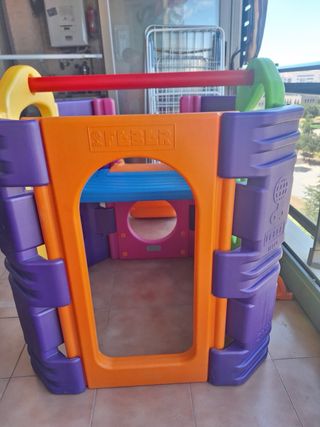 Parque infantil con tobogán