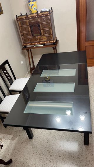 Mesa de comedor de cristal y madera
