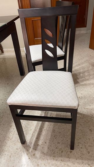 Mesa de comedor de cristal y madera
