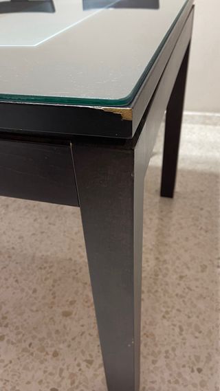 Mesa de comedor de cristal y madera