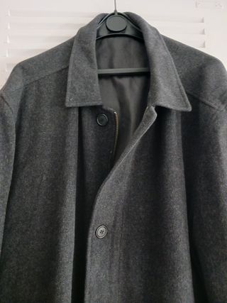 Chaqueta Caballero Gris. Tipo abrigo corto.