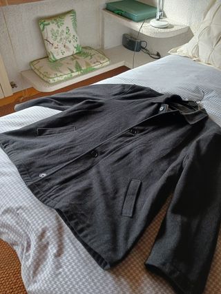Chaqueta Caballero Gris. Tipo abrigo corto.