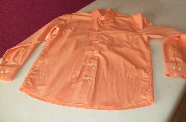 Camisa laranja manga comprida