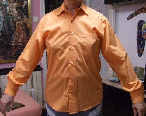 Camisa laranja manga comprida