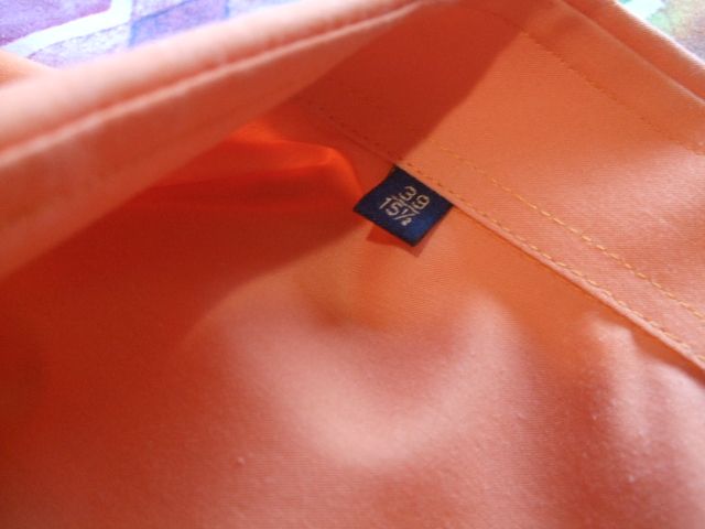 Camisa laranja manga comprida