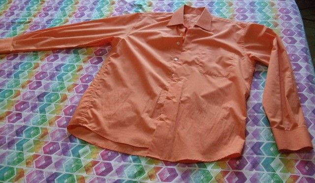 Camisa laranja manga comprida