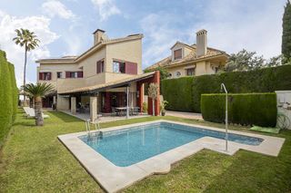 Chalet en alquiler en El Zaudín - Club de Golf en Bormujos