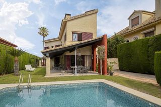 Chalet en alquiler en El Zaudín - Club de Golf en Bormujos