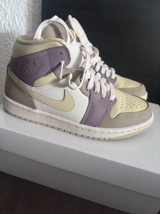 Jordan Bambas Beige y Morado