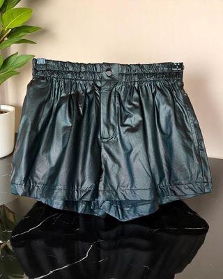 Pantalón corto polipiel 