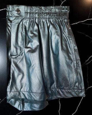 Pantalón corto polipiel 