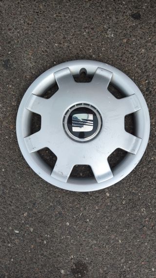 Tapacubo SEAT plateado