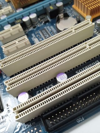 PLACA BASE GIGABYTE