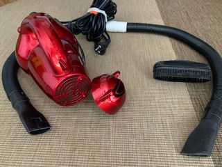 Aspirador de mano CLEANmaxx rojo 800w.