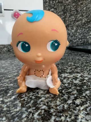 Bebé Llorón con traje de conejo y chupete